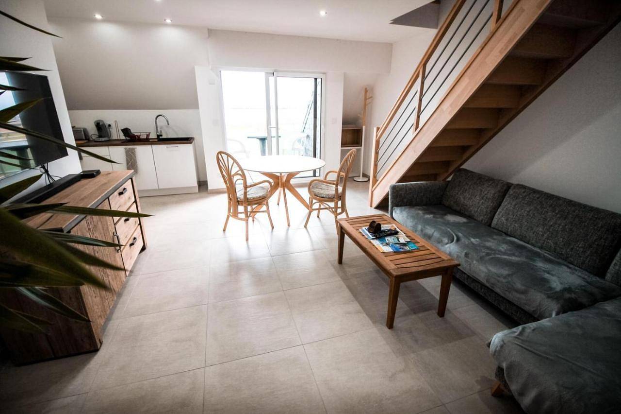 Appartement entier, Appart-Duplex Vue Mer Panoramique Balcon & Piscine proche commerce in Saint-Guénolé, Penmarch