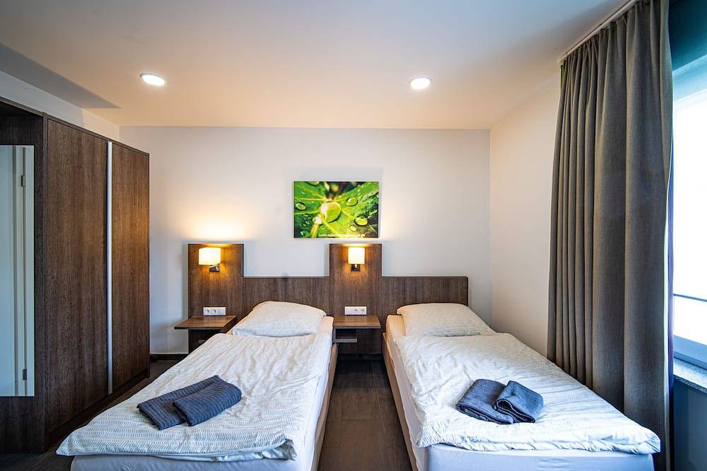 Ganze Wohnung, Spacious, Comfortable Apartments in a Quiet Setting Near Cologne in Pulheim, Rhein-Erft-Kreis