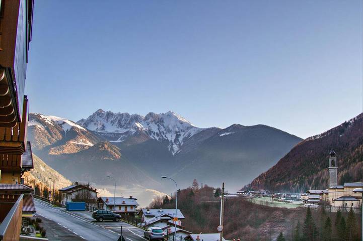 Gîte pour 3 personnes, avec balcon et vue à Colere
