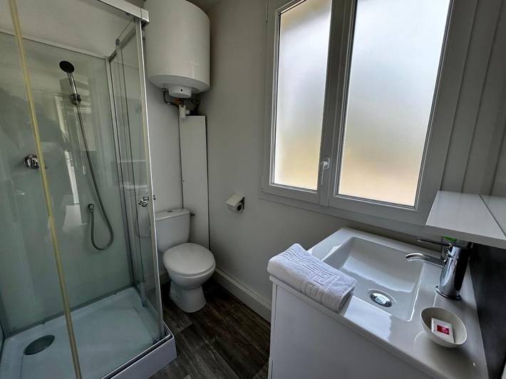 Location de vacances pour 4 personnes, avec Terrasse et Jardin ainsi que Vue sur le lac et Vue dans La Devise - 3