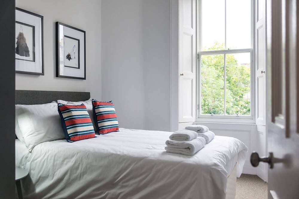 107 Broughton Street -  an edinburgh that sleeps 6 guests  in 3 bedrooms in Edinburgh, Edinburgh and Lothian