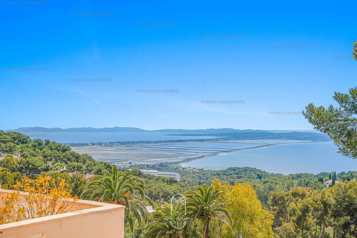 Gîte pour 6 personnes, avec balcon, adapté aux familles dans Plage Font Brun Carqueiranne - 3