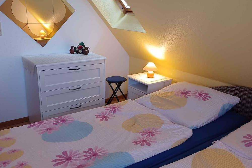 Ganze Wohnung, Ferienwohnung mit Gartennutzung und Grillmöglichkeit in Sehlen, Bergen auf Rügen und Umgebung