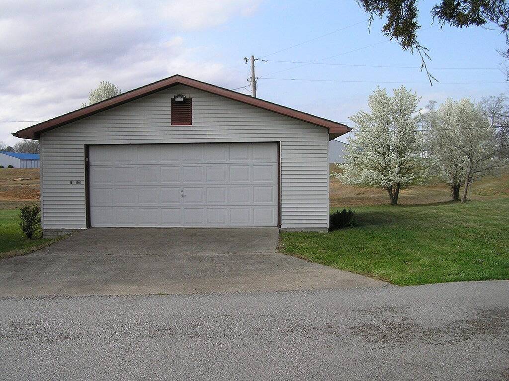 1-Mile from Conley Bottom's ramp in Lake Cumberland