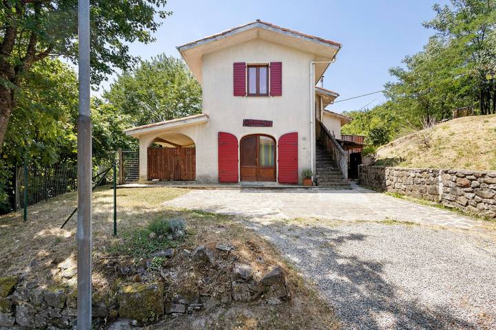 Casa vacanza per 9 persone, con Giardino a Pontremoli