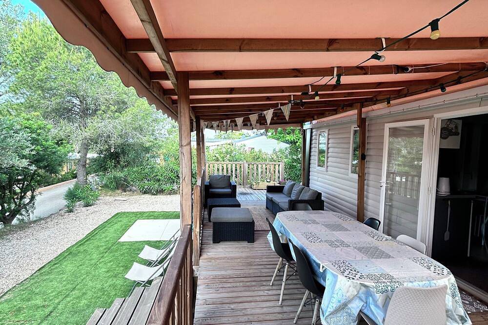 Mobilhome with jacuzzi, swimming pool in the residence in Pierrefeu-du-Var, Region de Toulon