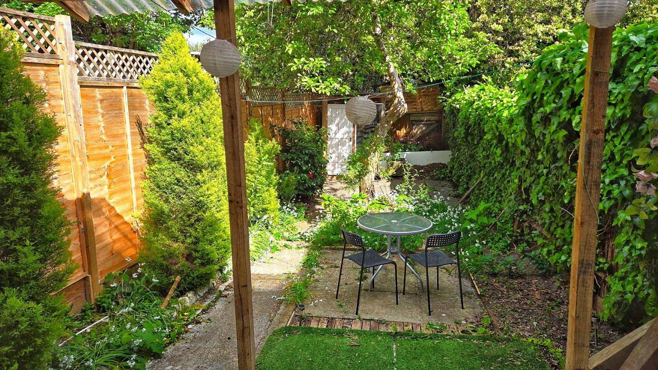Three-Bedroom Apartment in Londres, Sudeste de Inglaterra