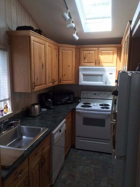 Log cabin for 4 people, with terrace and garden, with pets in Lake George