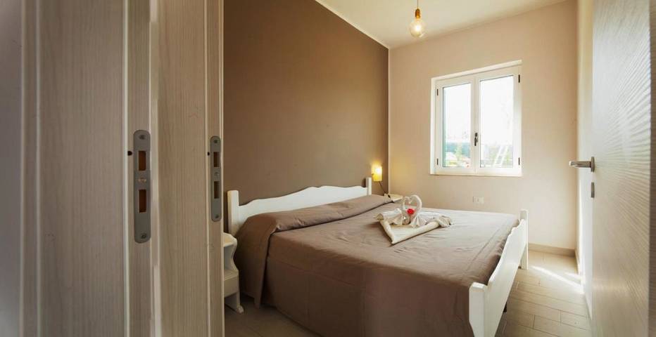 Bungalow für 4 Personen, mit Kinderpool und Pool sowie Ausblick und Garten, mit Haustier in Kalabrien - 2