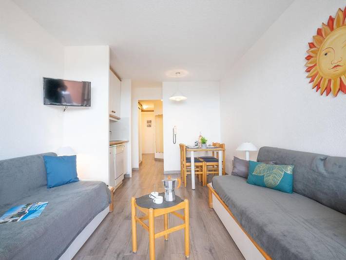 Gîte pour 4 personnes, avec terrasse ainsi que jardin et piscine dans Gare Du Dramont - 2