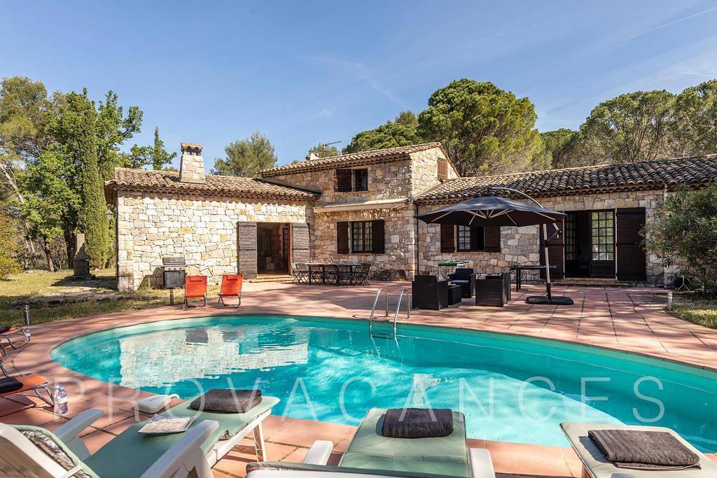 Provencal stone house with pool in Fayence in Fayenza, Region de Draguignan