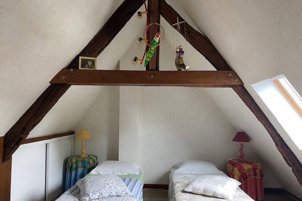 Chambre d'hôtes Le Relais Des Hirondelles - Gardénia jardin dans la propriété in Chaumont-en-Vexin, Oise