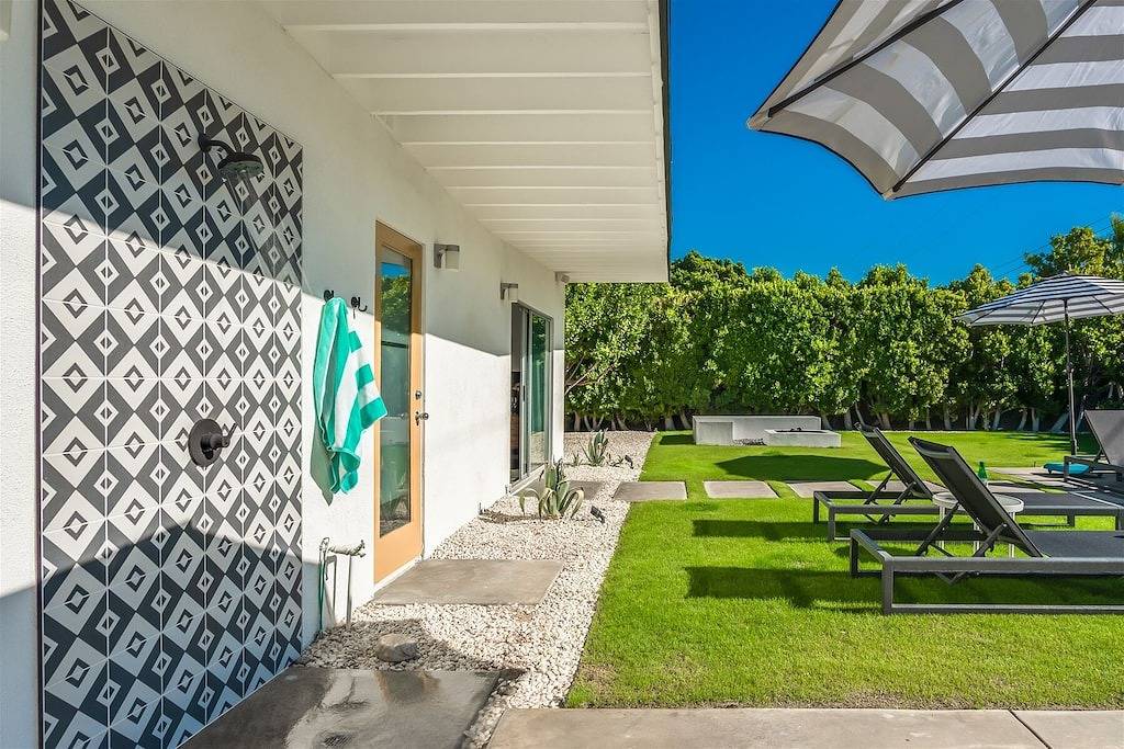 Sorgfältige Mitte des Jahrhunderts bietet modernen Komfort und Aussicht! in Palm Springs, Coachella Valley