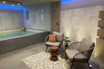 Location de vacances pour 8 personnes, avec jacuzzi ainsi que jardin et sauna dans Port la Foret