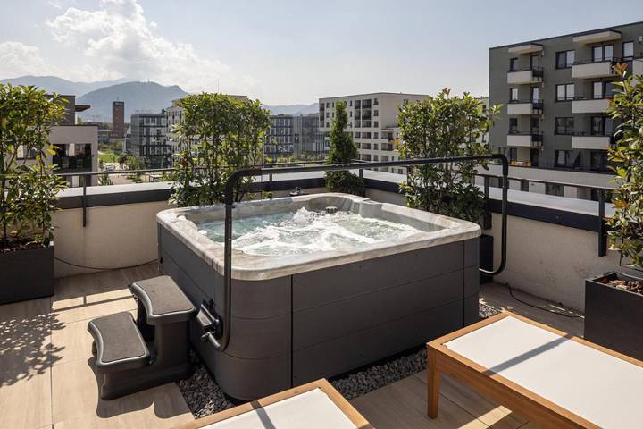 Gîte pour 6 personnes, avec vue et terrasse, animaux acceptés à Brașov