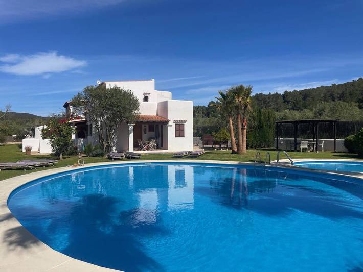 Location de vacances pour 6 personnes, avec jardin ainsi que piscine et terrasse à Santa Gertrudis de Fruitera - 2