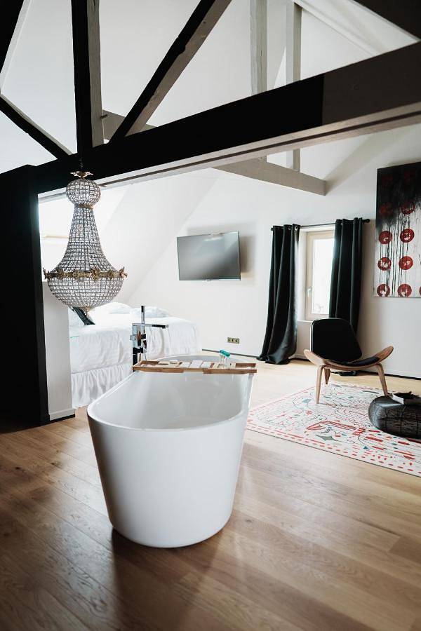 Maison d’hôte pour 3 personnes, avec Terrasse et Jacuzzi ainsi que Jardin et Piscine
