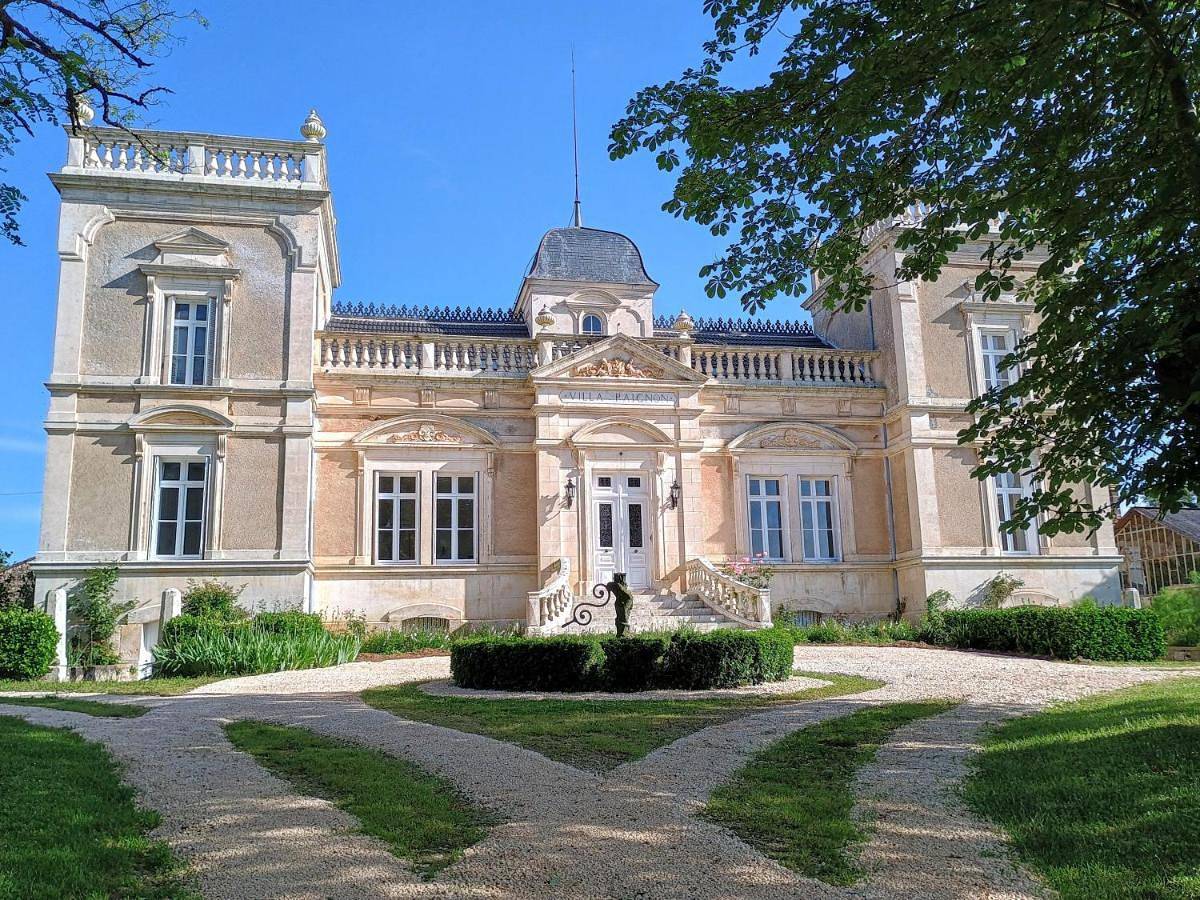 Deluxe Single Room in Montbron, Charente