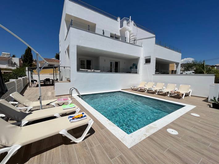 Villa for 8 people, with pool and garden, with pets in Nerja