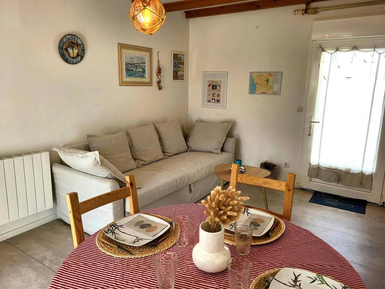 Holiday Home 'Maison De Plage Le Cocon Pirouais' with Private Terrace, Private Garden and Wi-Fi in Pirou, Coutances
