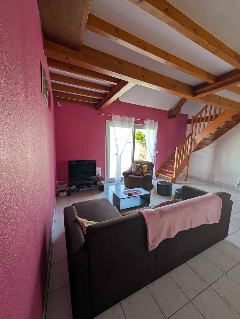 Gîte confortable avec vue sur l'océan, parking, TV et jardin (76 caractères) in Denneville, Région de Coutances