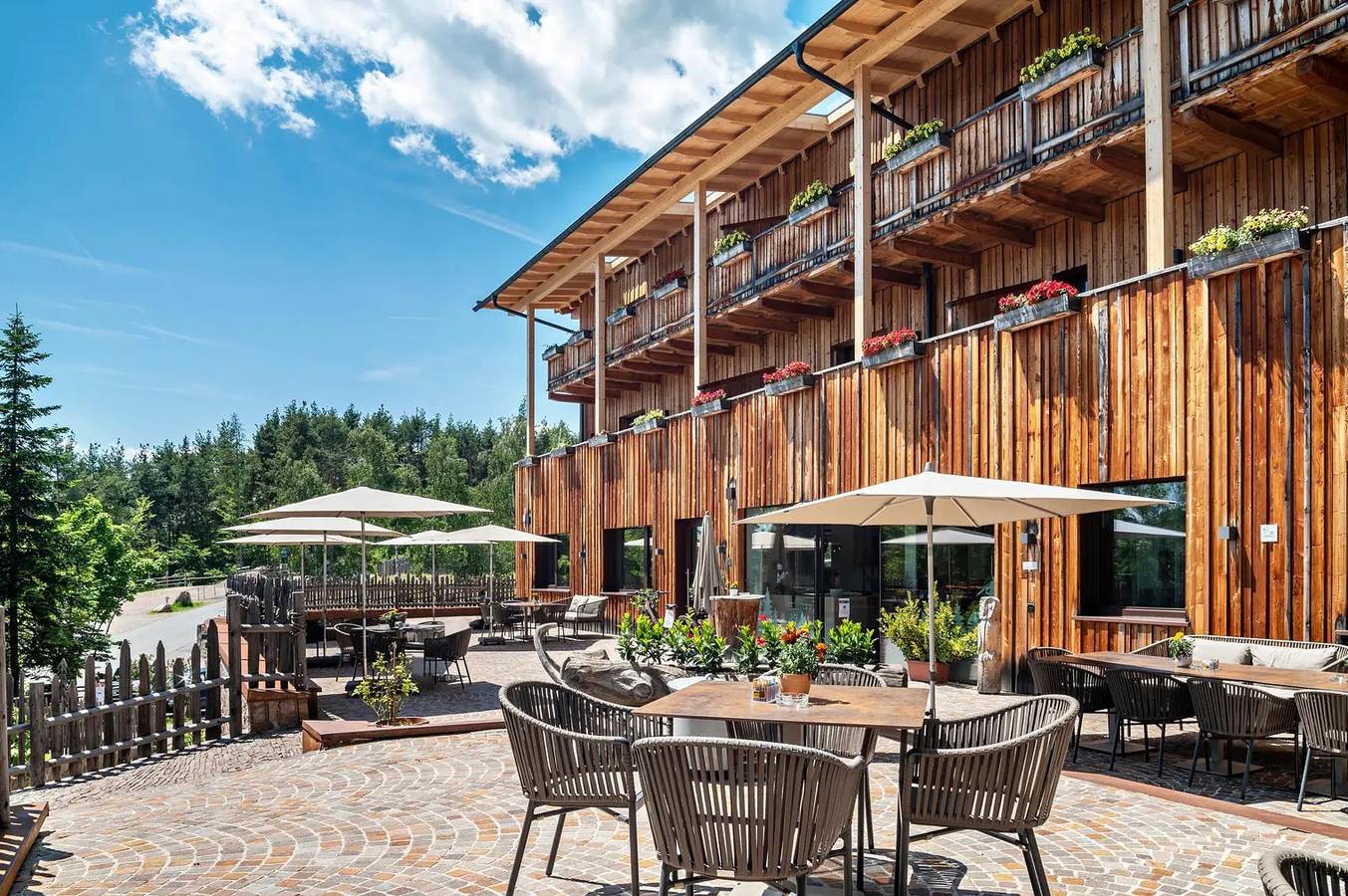 Ganze Wohnung, Ferienwohnung "Schartneralm Birke" mit Blick auf die Dolomiten, Terrasse & Wi-Fi in Klobenstein, Ritten