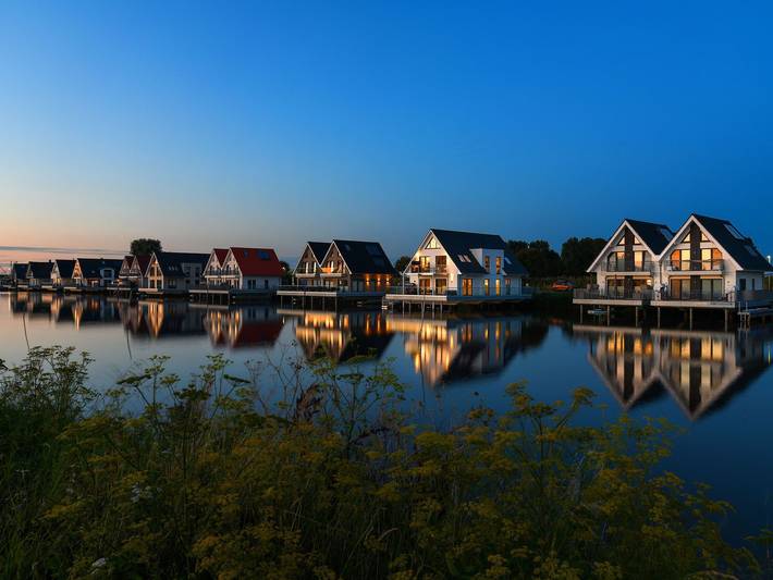 Ferienwohnung für 5 Personen, mit Seeblick und Terrasse sowie Ausblick in Ostfriesland - 2