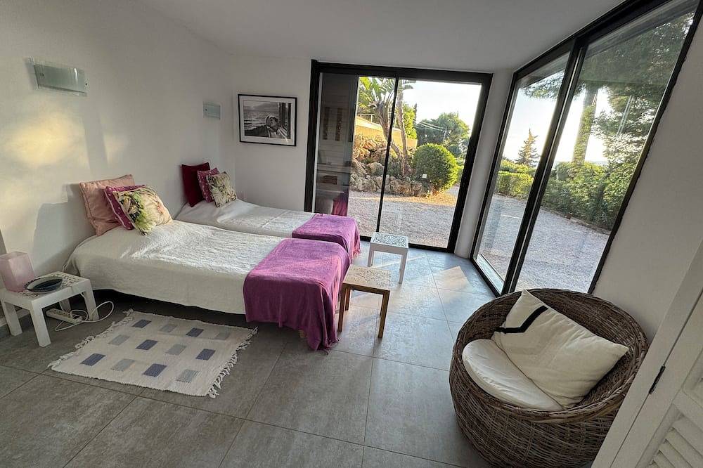 Domaine du Cap Nègre magnifique villa style le Corbusier à 3' de la mer in Le Lavandou, Parc national de Port-Cros