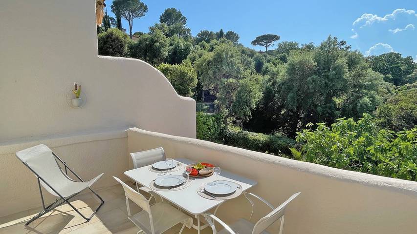 Ganze Ferienwohnung, Apartment T2 - 3 Personen - Klimaanlage - Pool und Tennisresidenz - Freier Blick - Sainte Maxime in Sainte-Maxime, Mittelmeerküste (Frankreich)