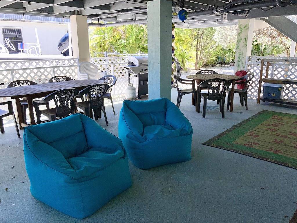 Wow!!! Deep Water Canal, Swimspa Pool, Kayaks, Walk to Ocean Front Tiki Bar!! in Marathon, Monroe County