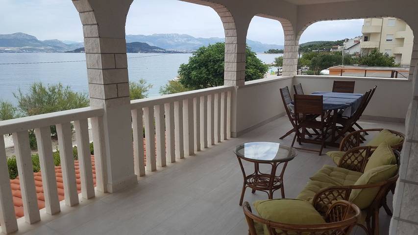 Apartament wakacyjny dla 5 osób, z balkon/ taras w Slatine