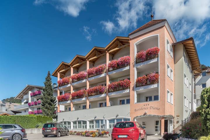 Hel lägenhet, 'Residence Diana Apartment 402' with Mountain View & Wi-Fi in Terenten, Dolomiti Superski
