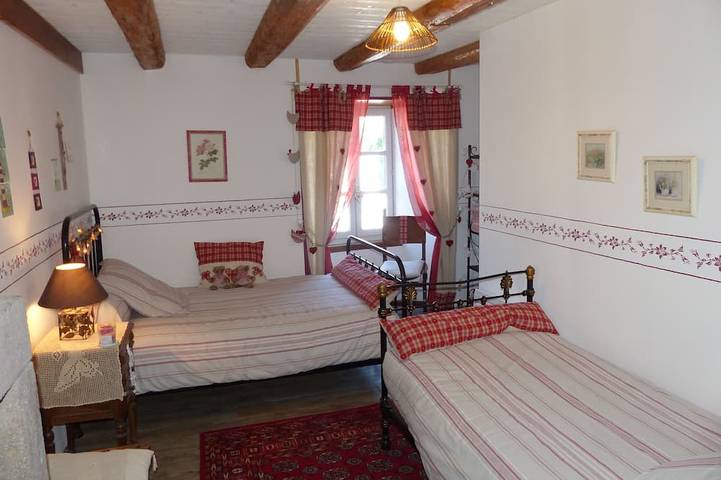 Location de vacances pour 12 personnes, avec terrasse, animaux acceptés à Dienne - 3