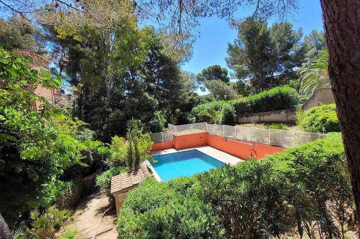 Location de vacances pour 4 personnes, avec balcon et piscine à La Seyne-sur-Mer