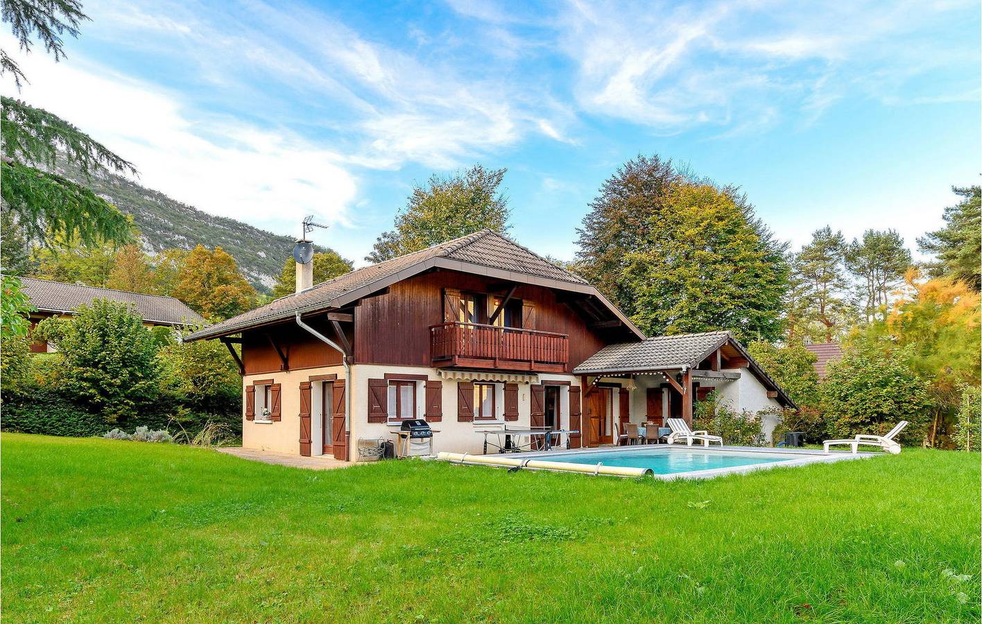 Retraite avec vue sur la montagne - Appartement spacieux avec piscine in Doussard, Parc naturel régional du Massif des Bauges
