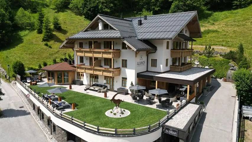 Ferienwohnung für 3 Personen, mit Balkon und Sauna sowie Whirlpool und Garten in Dienten am Hochkönig