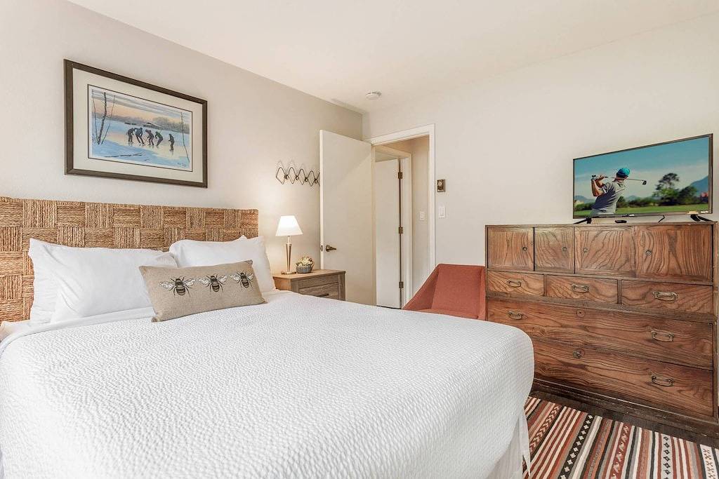 Ganze Wohnung, Great Vail-Area Value for Family | Close to Mountains, Cozy Fireplace, Bunk Room, Scenic Balcony in Avon, Beaver Creek