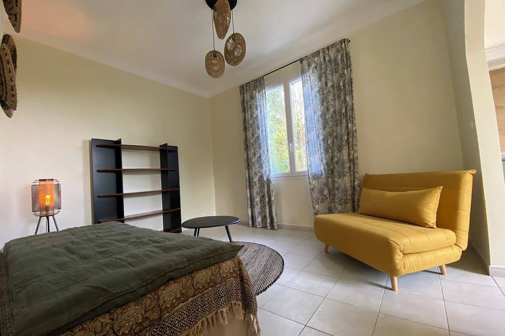 Small nest in the greenery, quiet with a view to the sea. in La Roquette-sur-Siagne, Cannes regio