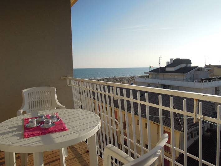 Ferielejlighed for 5 personer, med terrasse og havblik i Bibione