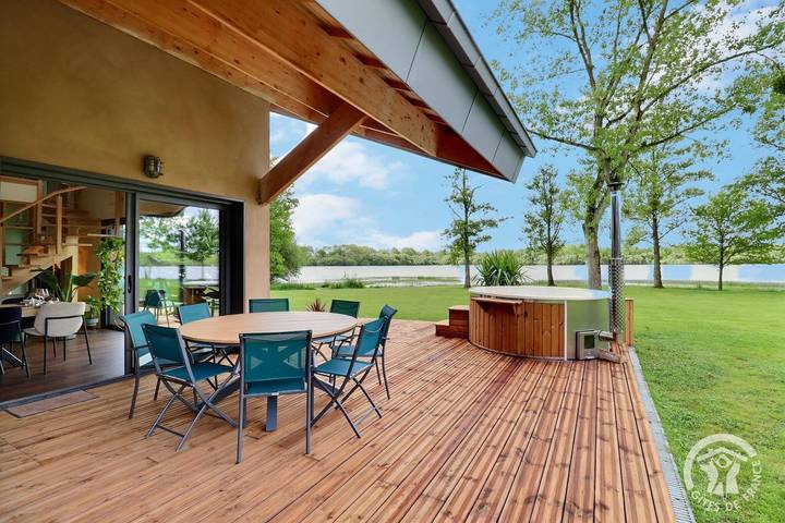 Gîte pour 8 personnes, avec Jacuzzi et Terrasse ainsi que Jardin et Vue dans Gosné