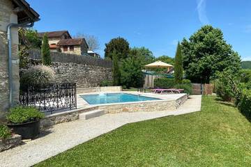 Gîte pour 4 personnes, avec jardin et jacuzzi à Saint-Amand-de-Coly