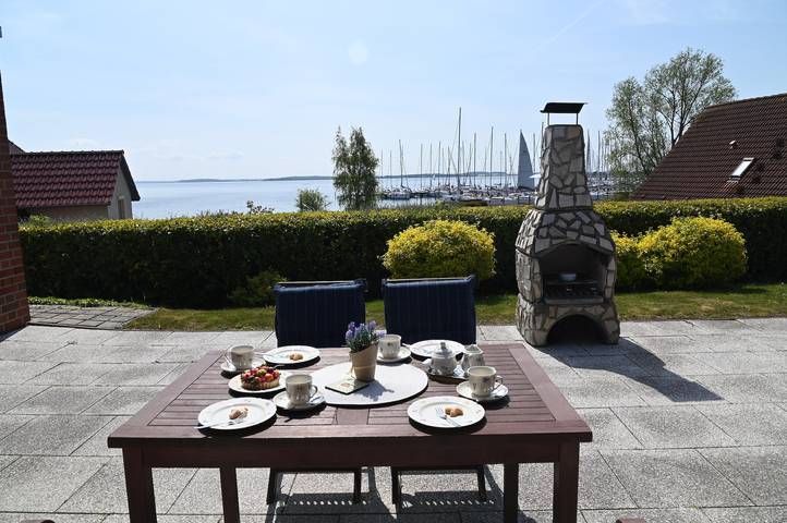 Ferienhaus für 6 Personen, mit Balkon und Whirlpool sowie Garten in Breege