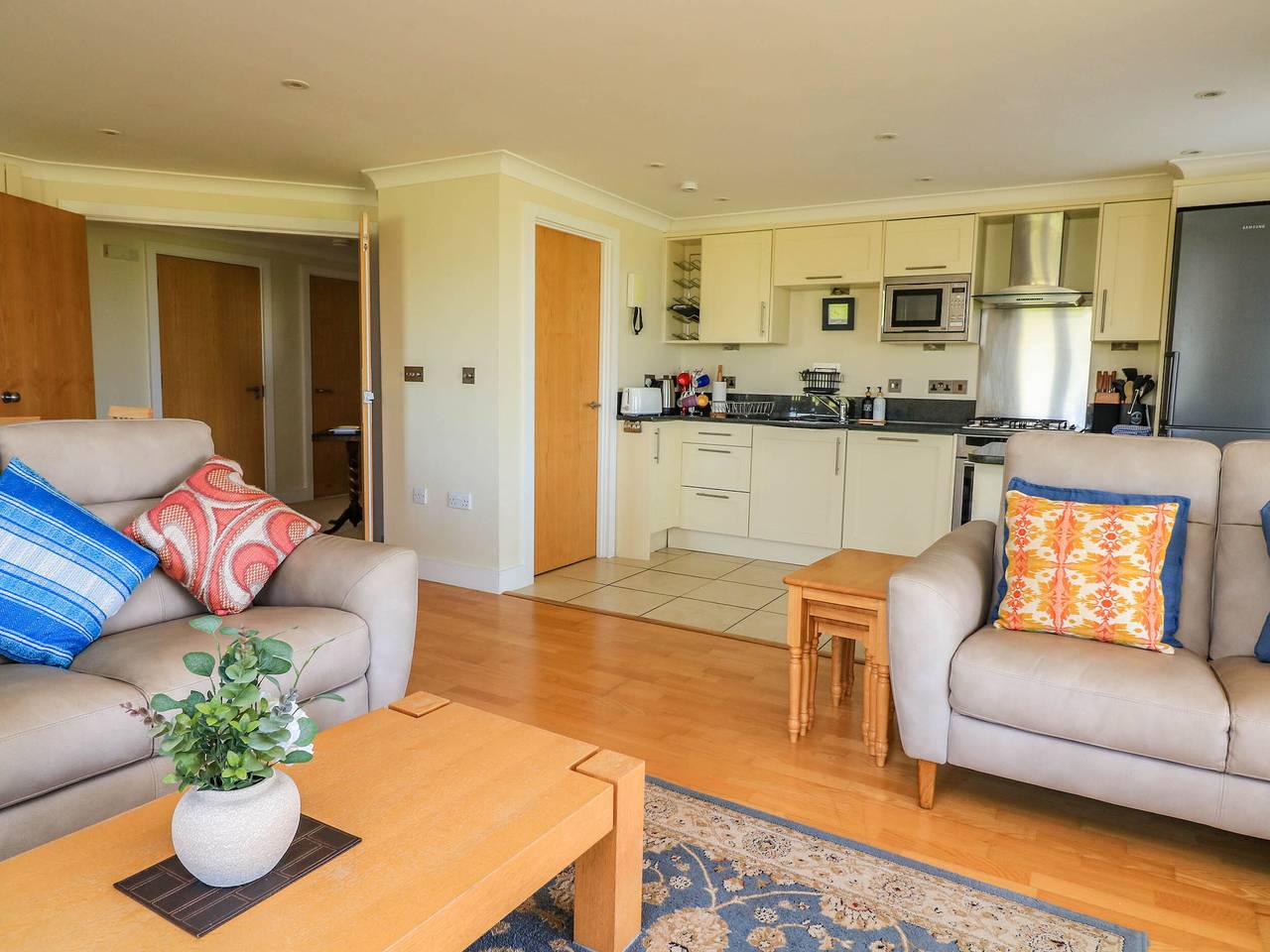 Entire apartment, 4 Thurlestone Beach House in South Milton, South Devon