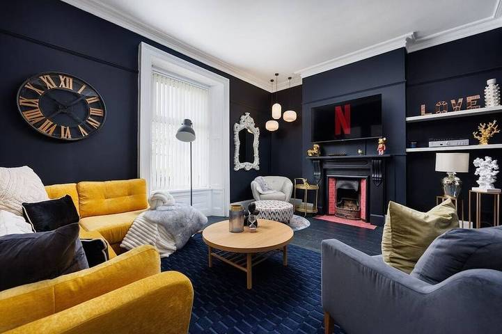 Glamping for 8 people, with garden in Plymouth