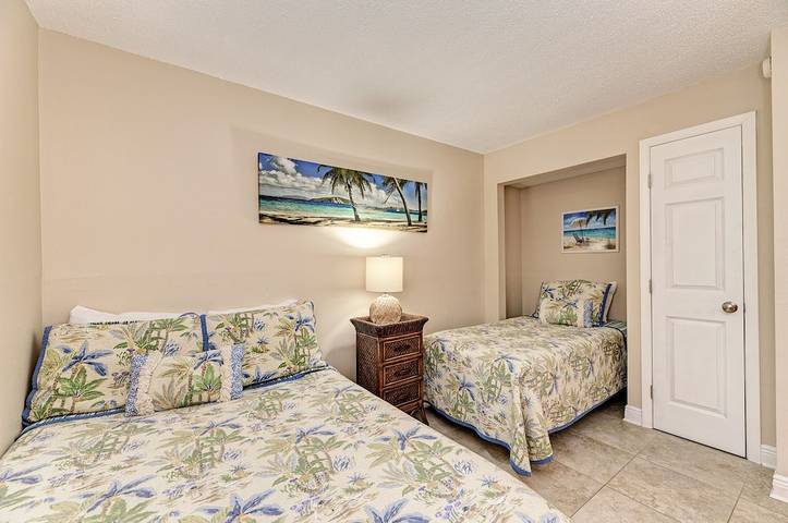 Vacation rental for 5 people, with balcony and pool as well as yard in Longboat Key