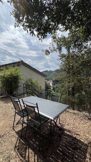 Gîte pour 6 personnes, avec jardin et terrasse, animaux acceptés à Pont-de-Labeaume