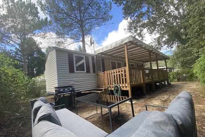 Camping pour 8 personnes, avec jardin et piscine à Saint-Julien-en-Born