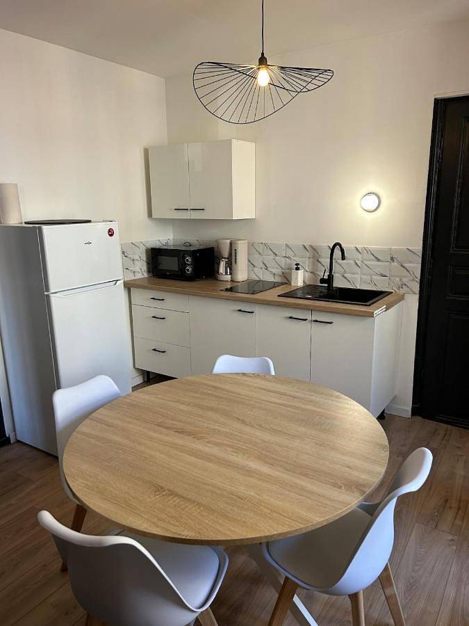 Appartement entier, One-Bedroom Apartment in Langeac, Haute-Loire
