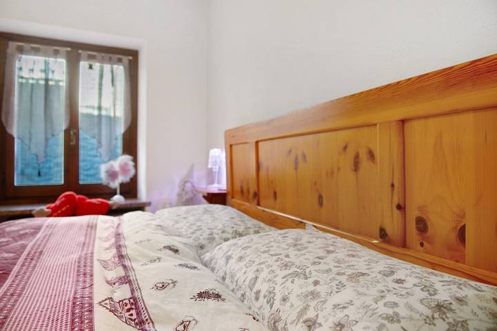 Hel lejlighed, Apartment 'L'archetto Valle D'Aosta' with Mountain View and Wi-Fi in La Salle, Comune di La Salle