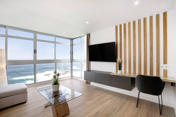 Apartamento entero, Apartamento de vacaciones 'Luxury Loft El Roque 1' con vistas al mar, y Wi-Fi in Mesa del Mar, Tacoronte